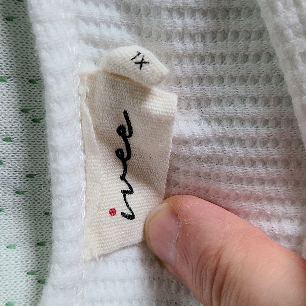 Ivee - White Ribbed Women's Top - Picture 2 of 4